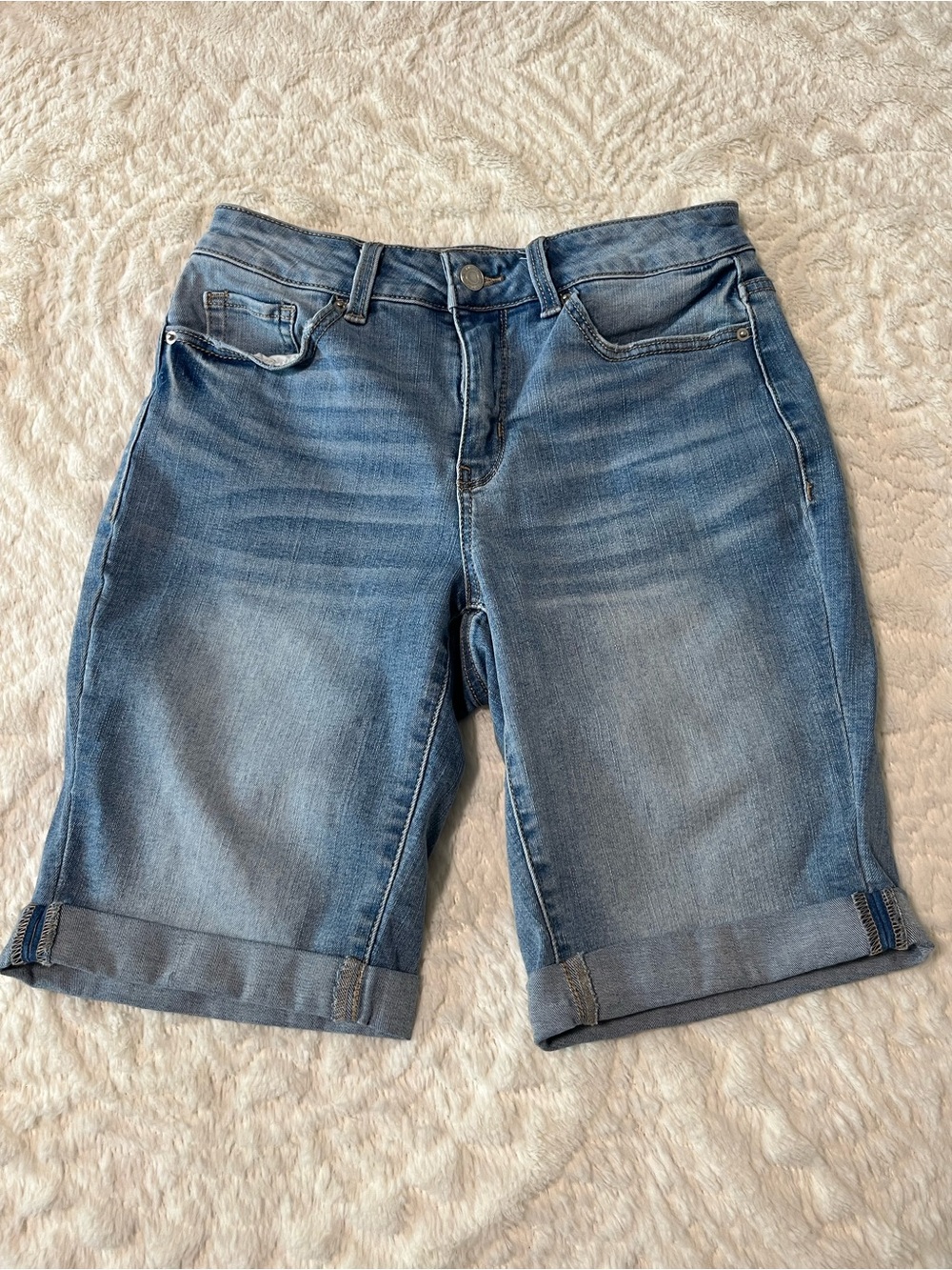 Time and Tru Medium Blue Denim Bermuda Shorts with Cuffed Hem Size 4